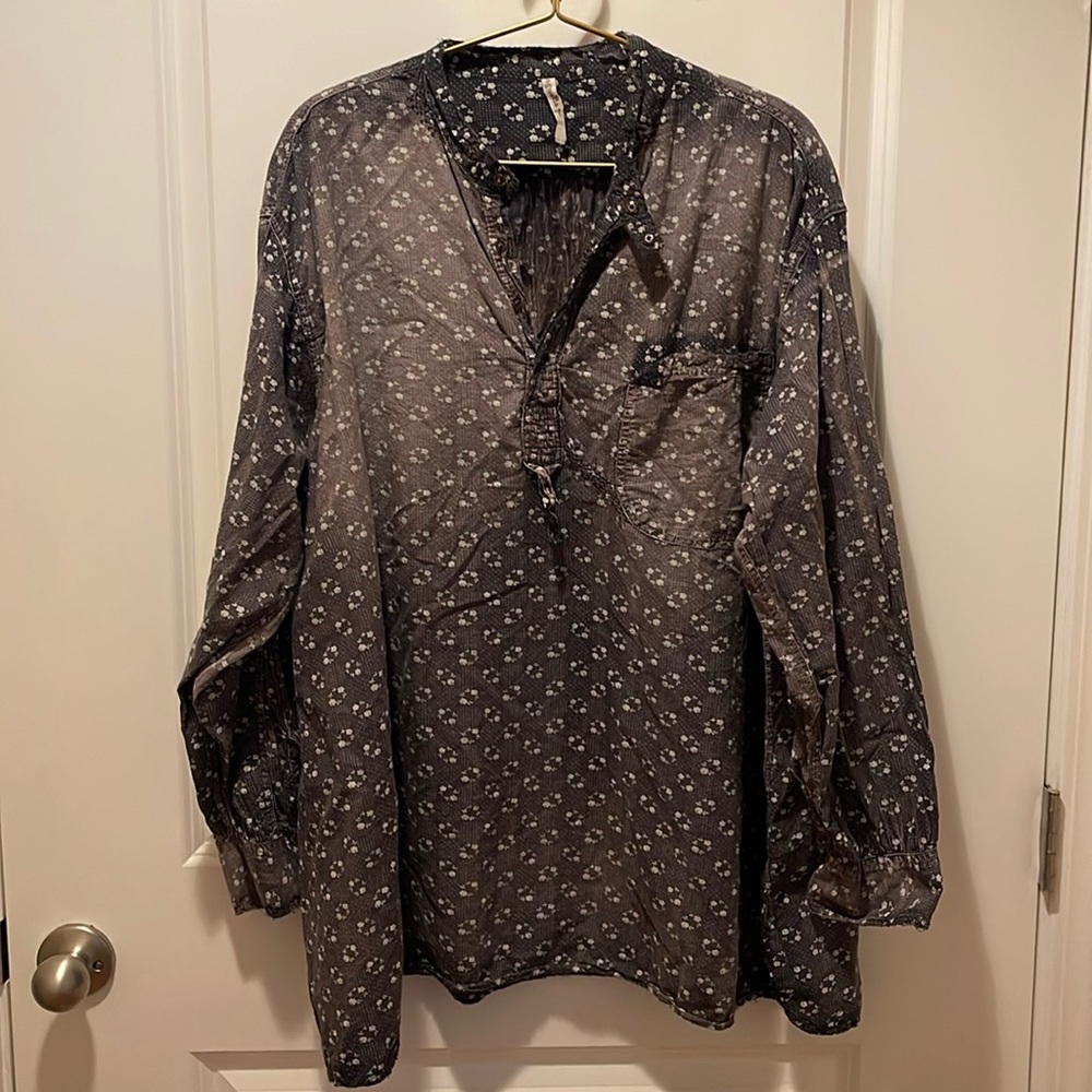 EARLY RELEASE Magnolia Pearl Idgy Top with Fading and Distressing